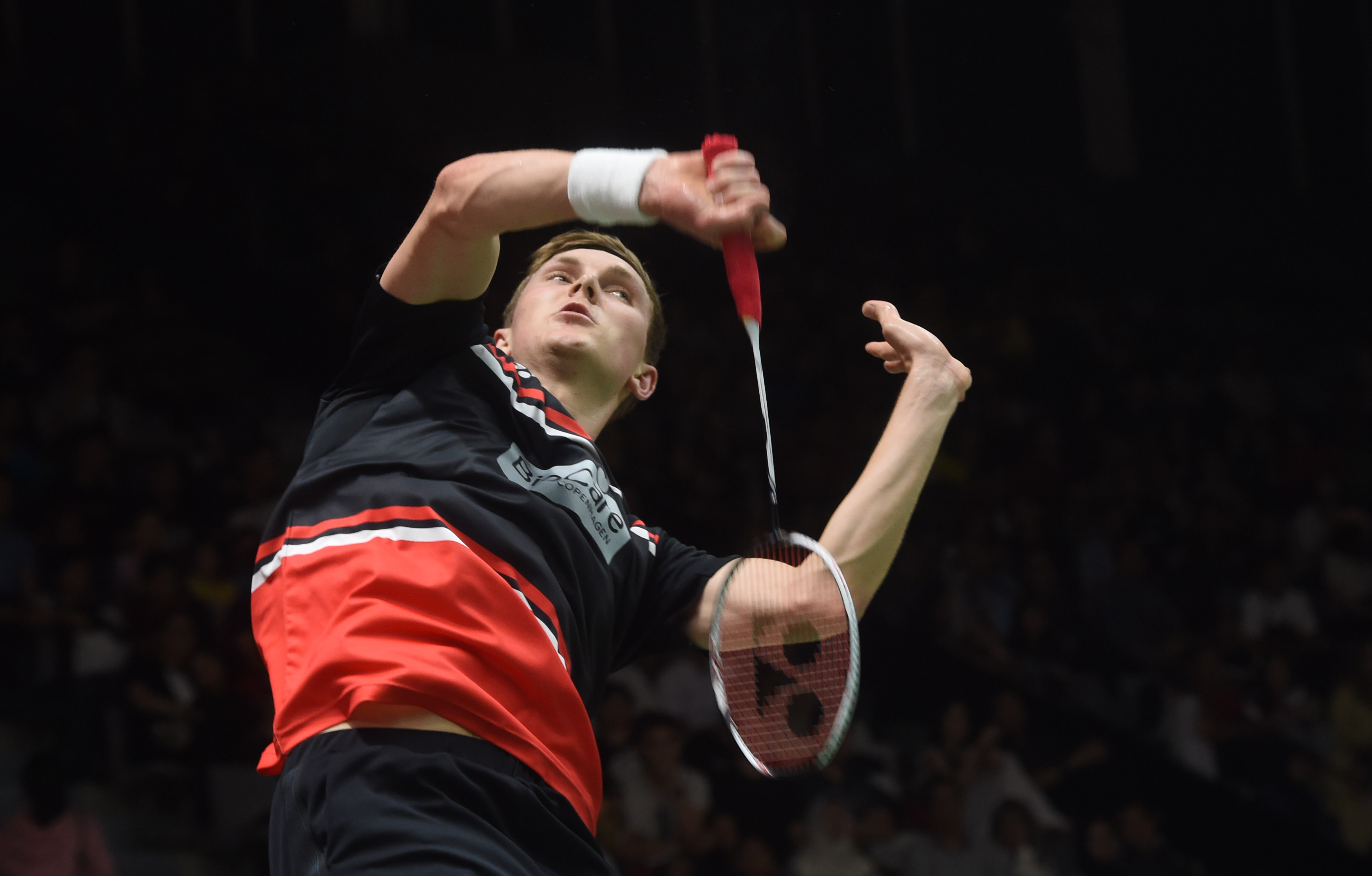 靠边线与中 靠边线与中